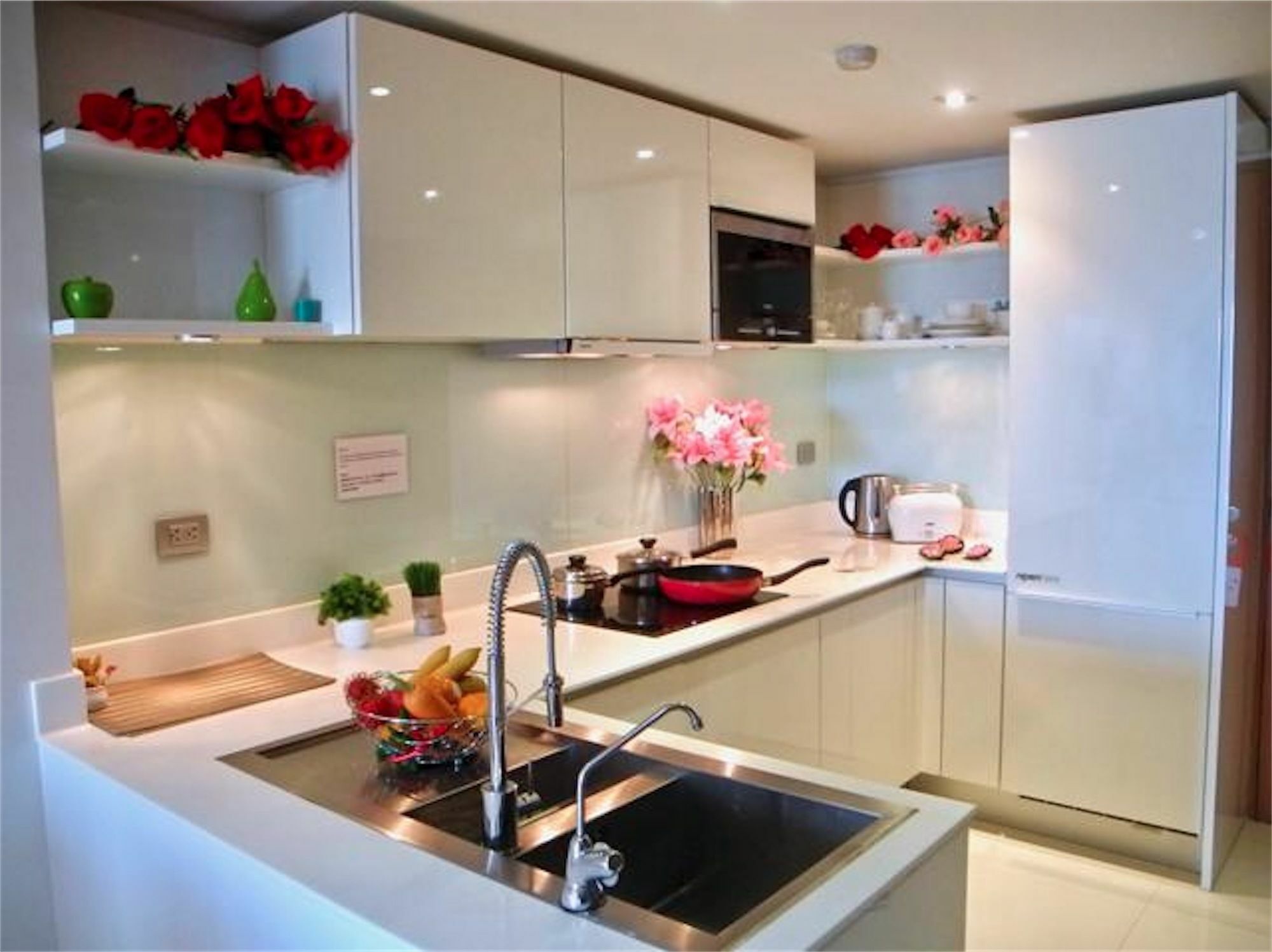 The Privilege Residence : 1 Bedroom Apartment In Patong Exterior photo